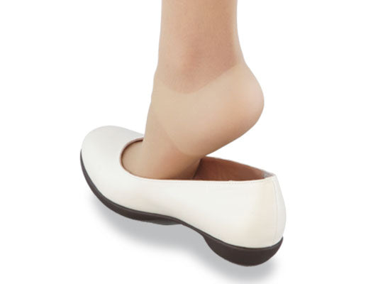 衝撃吸収サポーター かかとらーく ｜ 暮らしタス【公式】